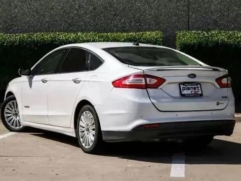 Used 2016 Ford Fusion SE w/ Equipment Group 502A FWD image 14