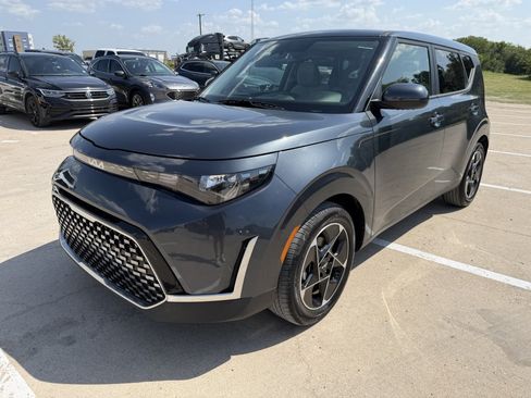 Used 2025 Kia Soul EX FWD image 1