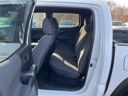 Used 2019 Toyota Tacoma TRD Off-Road image 5