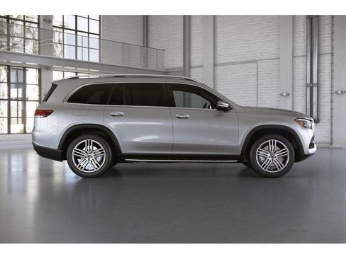 Used 2023 Mercedes-Benz GLS 450 4MATIC image 2
