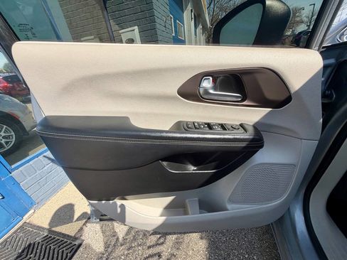 Used 2021 Chrysler Voyager Lxi FWD image 55
