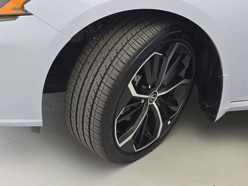 Certified 2025 Nissan Altima 2.5 SR FWD image 30
