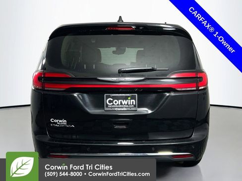 Used 2024 Chrysler Pacifica Touring-L image 13