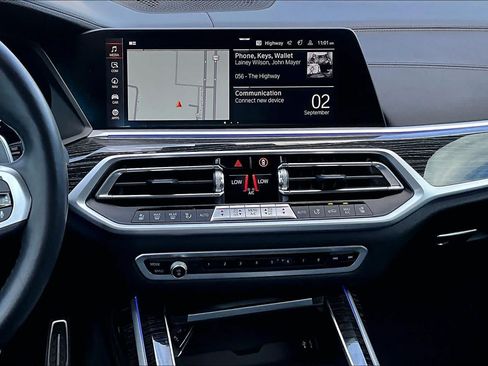 Used 2022 BMW X7 M50i w/ Dynamic Handling Package AWD/4WD image 7