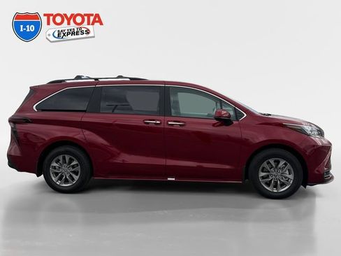 Certified 2026 Toyota Sienna XLE FWD image 6
