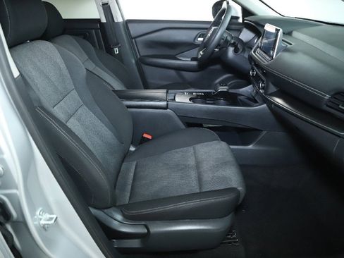 Certified 2024 Nissan Rogue SV image 34