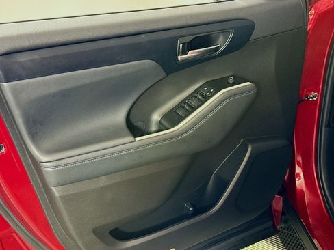 Certified 2022 Toyota Highlander XLE image 19