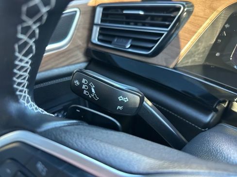 Used 2024 Volkswagen Atlas SE image 24