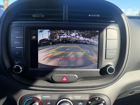 Used 2025 Kia Soul LX w/ LX Technology Package image 21