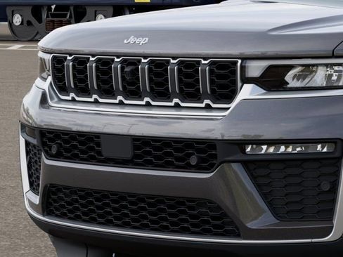 New 2026 Jeep Grand Cherokee Limited w/ Luxury Tech Group II RWD image 11