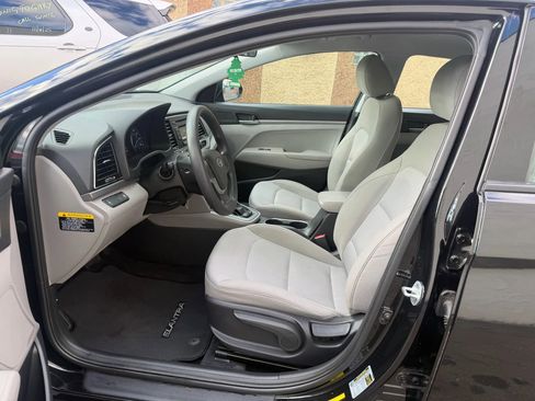 Used 2017 Hyundai Elantra SE image 23