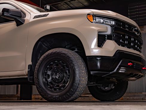 Used 2023 Chevrolet Silverado 1500 LT Trail Boss w/ Protection Package AWD/4WD image 11