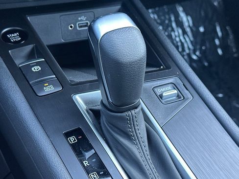 Certified 2025 Nissan Kicks S image 34