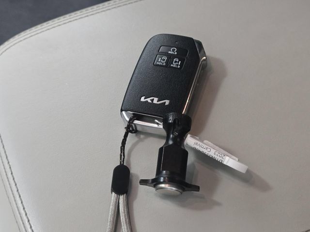 Used 2023 Kia Carnival LX FWD image 20