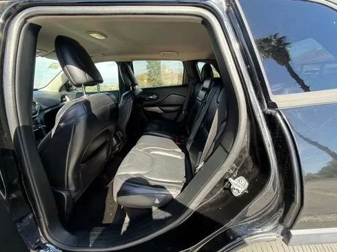 Used 2017 Jeep Cherokee Limited FWD image 12