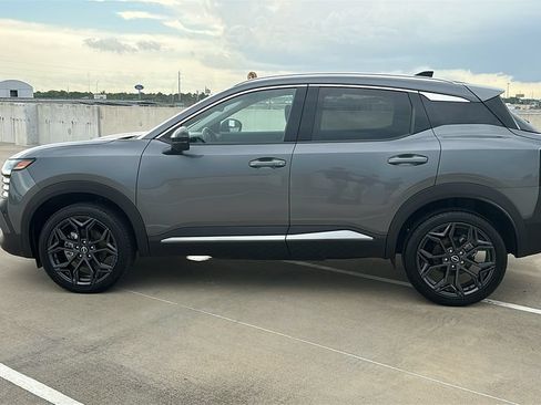 Used 2026 Nissan Kicks SR FWD image 9