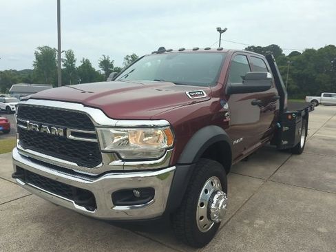 Used 2022 RAM 5500 Tradesman w/ Chrome Appearance Group AWD/4WD image 3