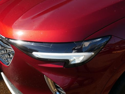 Used 2022 Buick Envision Avenir w/ Technology Package II image 16