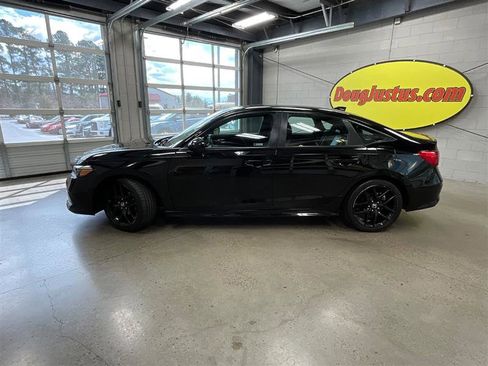 Used 2022 Honda Civic Sport image 2