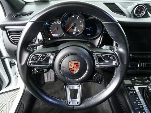 Certified 2019 Porsche Macan image 9