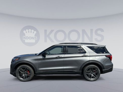 New 2026 Ford Explorer ST-Line image 2