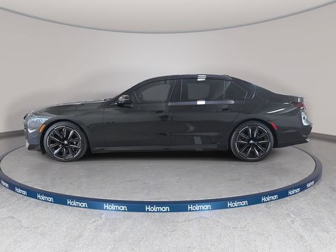 Used 2023 BMW i7 xDrive60 AWD/4WD image 11