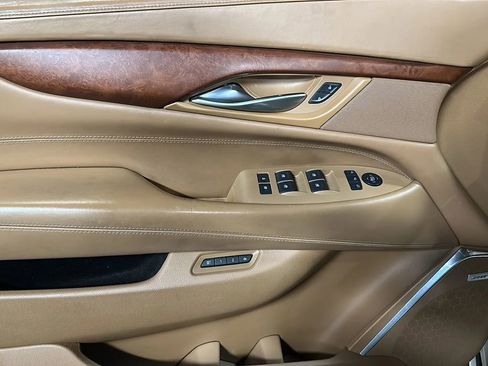 Used 2016 Cadillac Escalade Platinum image 10