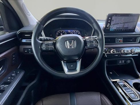 Used 2025 Honda Pilot Elite image 9