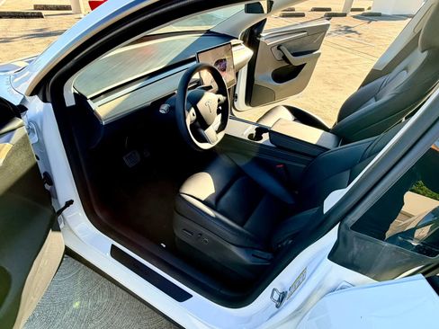 Used 2022 Tesla Model Y Long Range AWD/4WD image 23