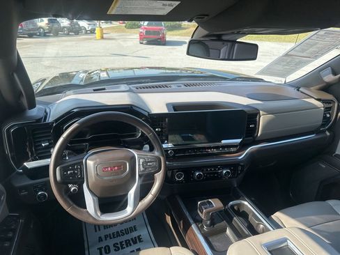 Used 2022 GMC Sierra 1500 SLT w/ SLT Convenience Package image 10