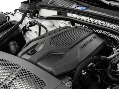 Certified 2025 Porsche Macan image 30