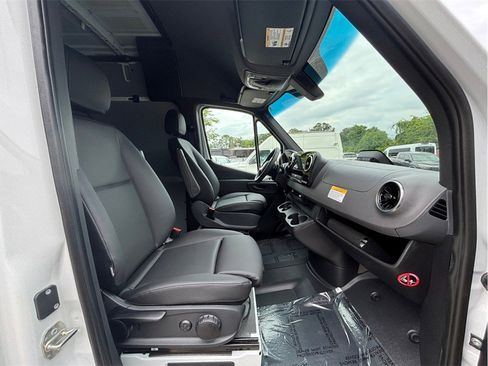 Used 2025 Mercedes-Benz Sprinter 3500 image 34