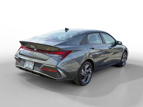 Certified 2025 Hyundai Elantra Sport image 5