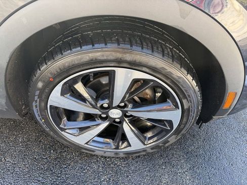 Used 2021 Buick Envision Essence w/ Technology Package I image 8