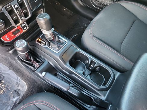 Used 2021 Jeep Gladiator Rubicon w/ Cold Weather Group image 16