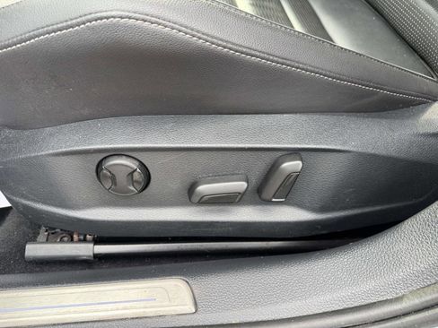 Used 2019 Volkswagen Golf R 4-Door image 16