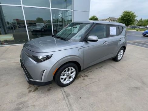 Used 2025 Kia Soul LX w/ LX Technology Package FWD image 6