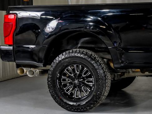 Used 2022 Ford F250 Lariat w/ Black Appearance Package image 6