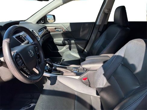 Used 2017 Honda Accord Touring image 10