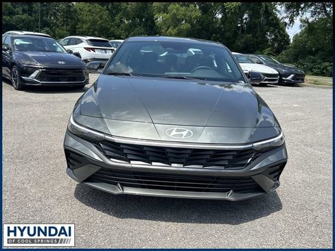 New 2026 Hyundai Elantra SEL Sport FWD image 2