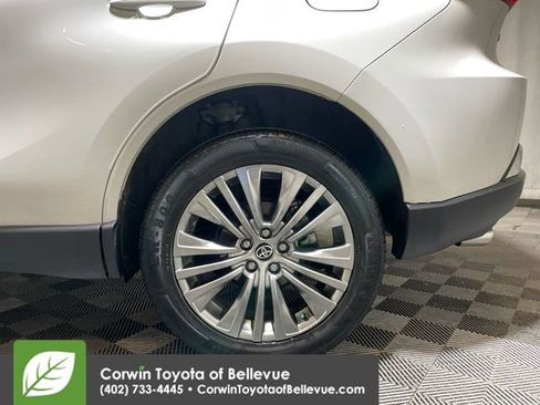 Certified 2021 Toyota Venza Limited image 25