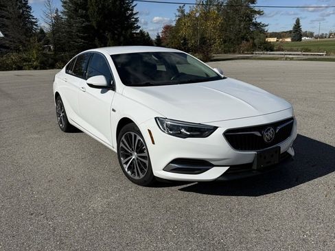Used 2019 Buick Regal Preferred w/ Driver Confidence Package I image 2