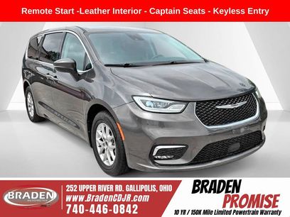 Used 2023 Chrysler Pacifica Touring-L