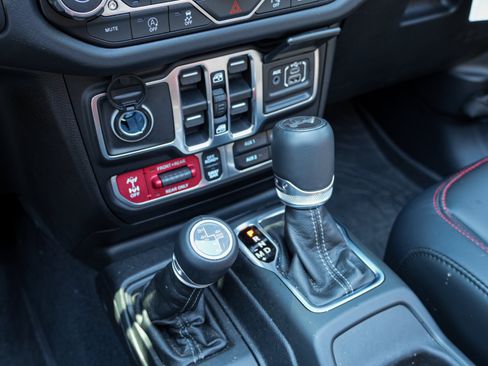 Used 2026 Jeep Wrangler Unlimited Rubicon AWD/4WD image 26