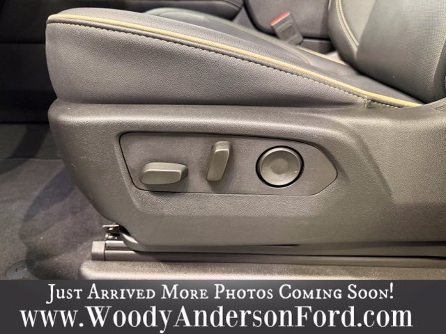 Used 2025 GMC Yukon Elevation w/ LPO, Elevation Black Package AWD/4WD image 19