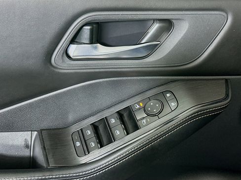 Used 2024 Nissan Rogue SV FWD image 14