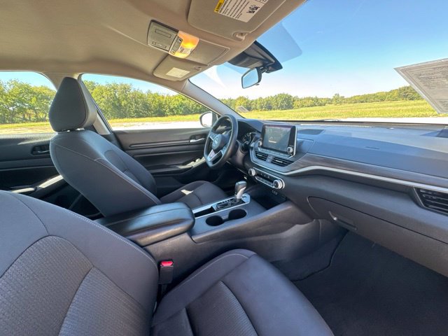 Used 2025 Nissan Altima 2.5 SV FWD image 15