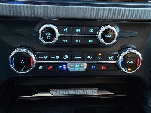 Used 2024 Ford F250 Platinum w/ Tremor Off-Road Package image 15