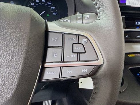 Used 2025 Toyota Sienna XLE w/ XLE Plus Package image 13