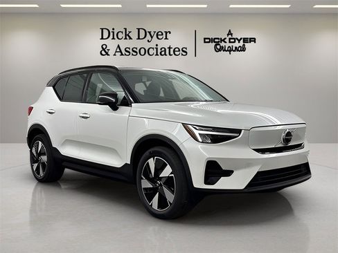New 2024 Volvo XC40 Recharge Core w/ Protection Package Premier image 11